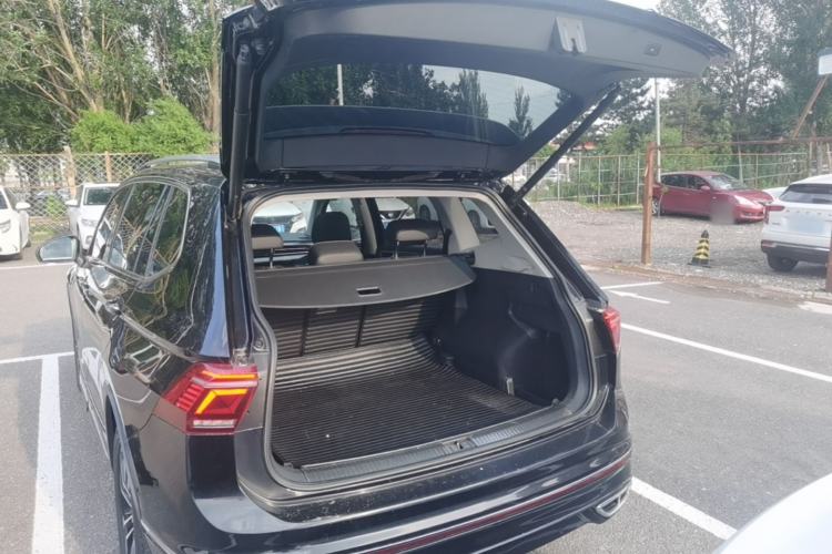 Used Volkswagen Tiguan L 2022 330TSI Automatic Two-Wheel Drive R-Line Enhanced Edition Trunk