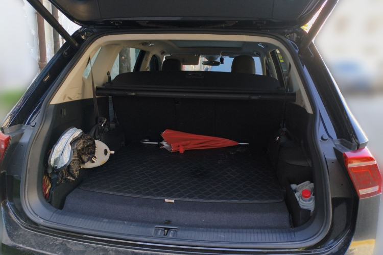 Used Volkswagen Tiguan L 2022 380TSI Automatic All-Wheel Drive R-Line Flagship 7-Seater Trunk