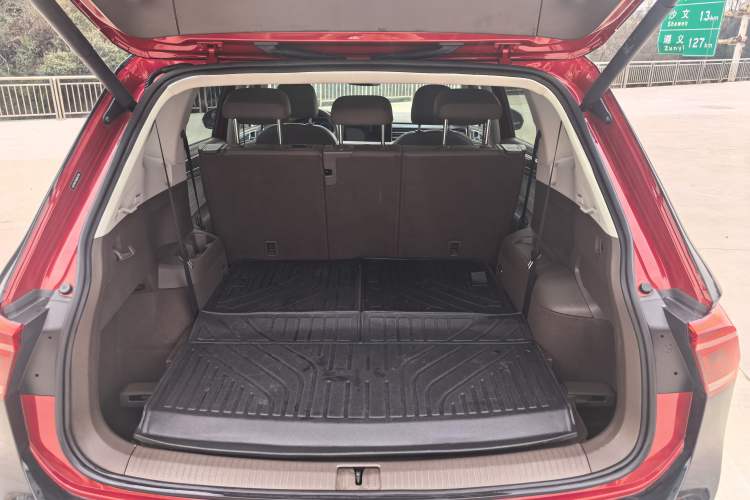 Used Volkswagen Tiguan L 2022 380TSI Automatic All-Wheel Drive R-Line Flagship 7-Seater Trunk
