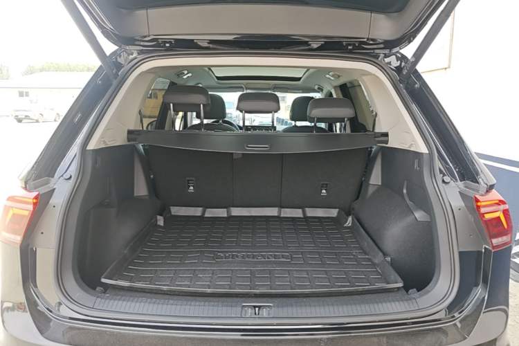Used Volkswagen Tiguan L 2022 330TSI Automatic Two-Wheel Drive R-Line Enhanced Edition Trunk