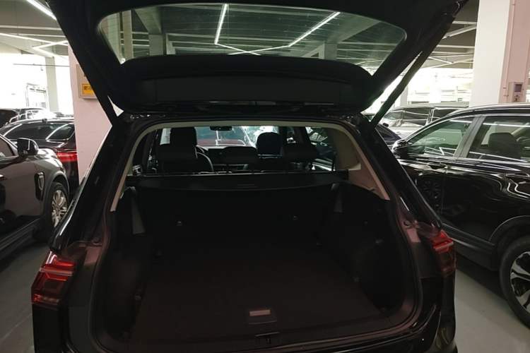 Used Volkswagen Tiguan L 2022 330TSI Automatic Two-Wheel Drive R-Line Flagship Edition Trunk