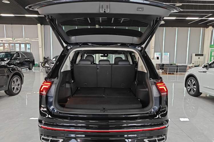Used Volkswagen Tiguan L 2022 380TSI Automatic All-Wheel Drive R-Line Enhanced Comfort 7-Seater Trunk