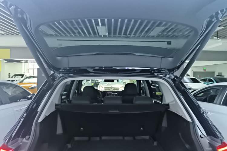 Used Volkswagen Tiguan L 2022 330TSI Automatic Two-Wheel Drive R-Line Enhanced Edition Trunk