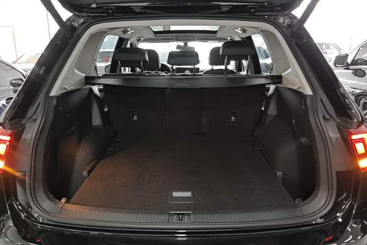 Used Volkswagen Tiguan L 2022 330TSI Automatic Two-Wheel Drive Smart Edition Trunk