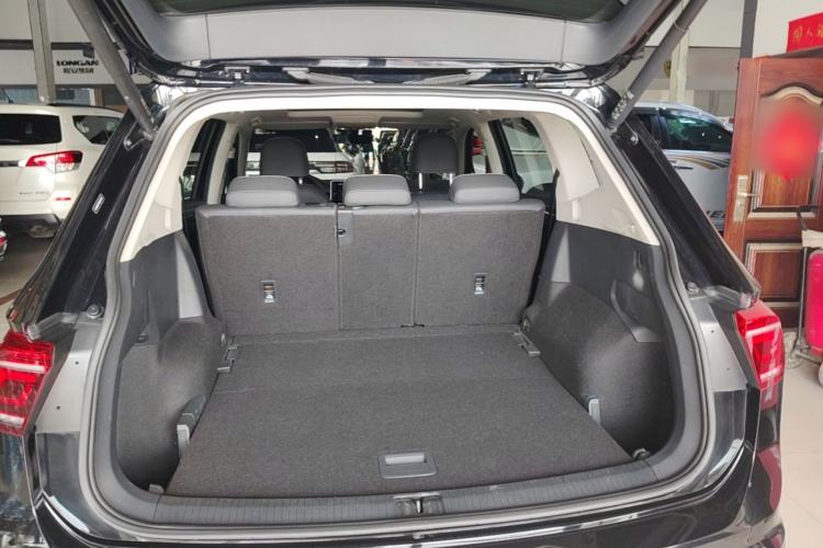 Used Volkswagen Tiguan L 2022 330TSI Automatic Two-Wheel Drive R-Line Enhanced Edition Trunk