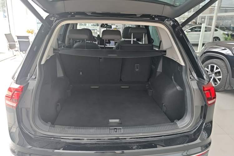 Used Volkswagen Tiguan L 2022 330TSI Automatic Two-Wheel Drive Smart Edition Trunk