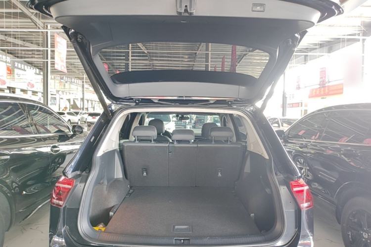 Used Volkswagen Tiguan L 2022 330TSI Automatic Two-Wheel Drive R-Line Enhanced Edition Trunk