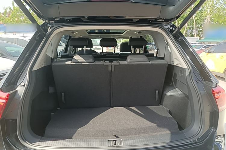 Used Volkswagen Tiguan L 2022 380TSI Automatic All-Wheel Drive R-Line Enhanced Comfort 7-Seater Trunk