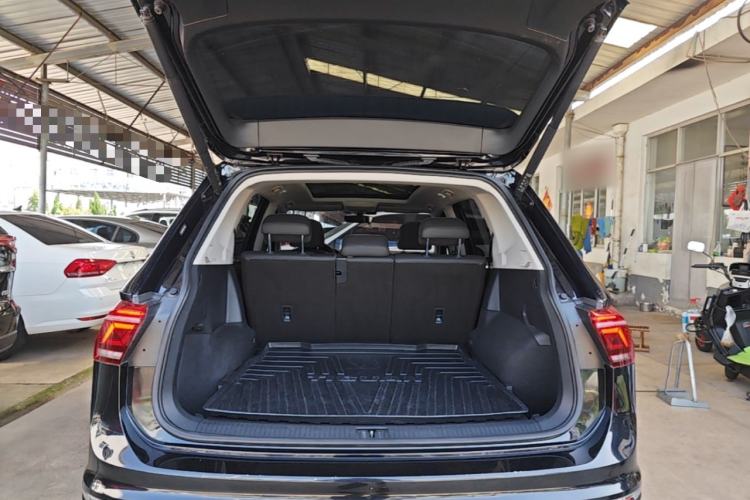 Used Volkswagen Tiguan L 2022 330TSI Automatic Two-Wheel Drive R-Line Enhanced Edition Trunk