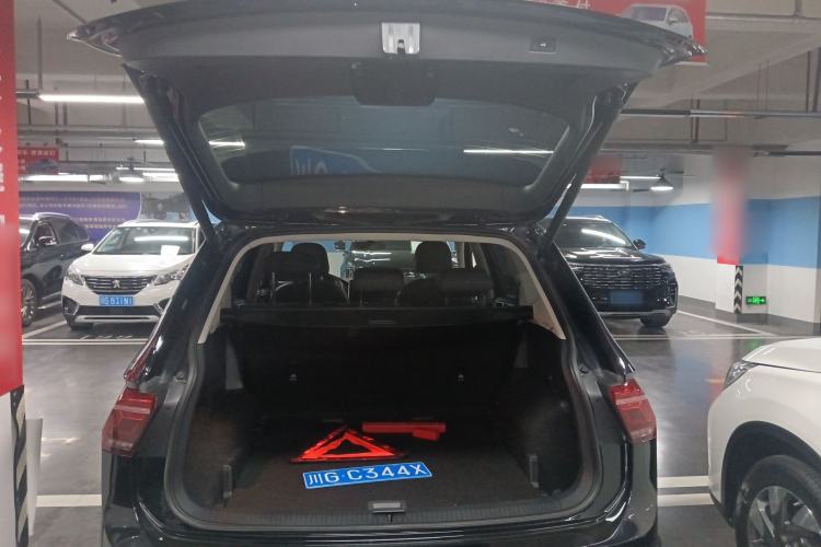 Used Volkswagen Tiguan L 2022 330TSI Automatic Two-Wheel Drive R-Line Enhanced Edition Trunk