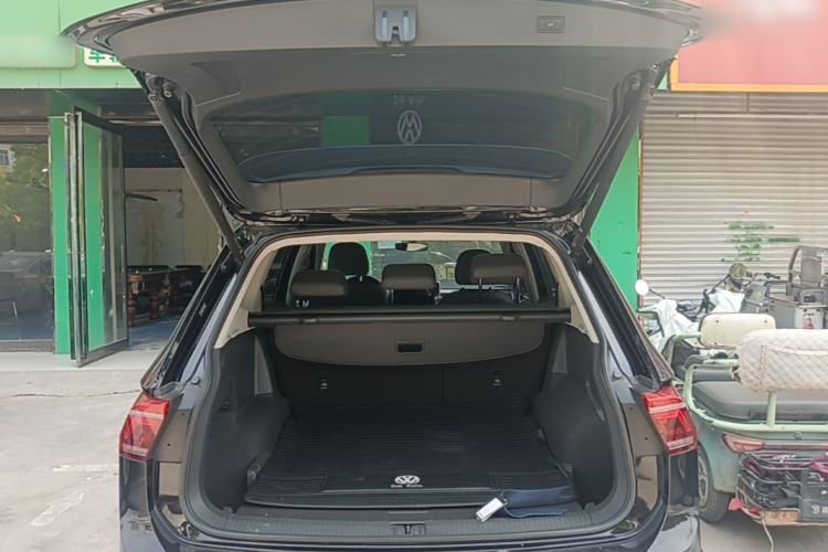 Used Volkswagen Tiguan L 2022 330TSI Automatic Two-Wheel Drive R-Line Enhanced Edition Trunk