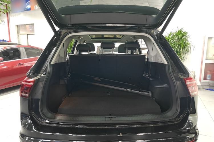 Used Volkswagen Tiguan L 2022 380TSI Automatic All-Wheel Drive R-Line Enhanced Comfort 7-Seater Trunk