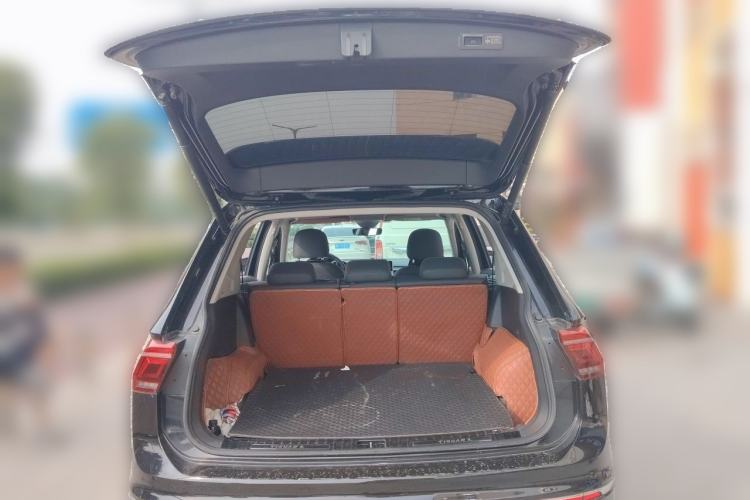 Used Volkswagen Tiguan L 2022 330TSI Automatic Two-Wheel Drive R-Line Enhanced Edition Trunk