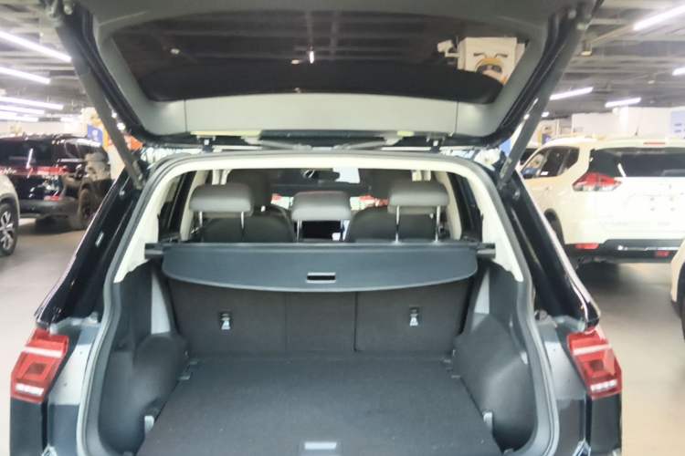 Used Volkswagen Tiguan L 2022 330TSI Automatic Two-Wheel Drive R-Line Flagship Edition Trunk