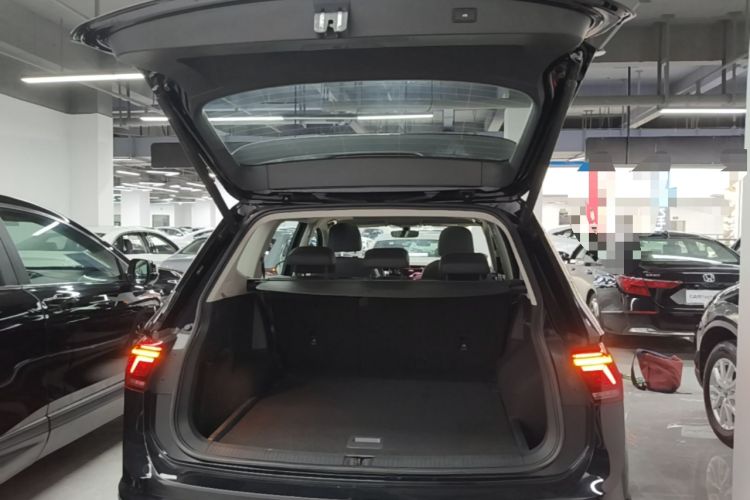Used Volkswagen Tiguan L 2022 330TSI Automatic Two-Wheel Drive R-Line Enhanced Edition Trunk