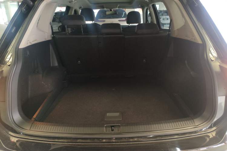 Used Volkswagen Tiguan L 2022 330TSI Automatic Two-Wheel Drive Smart Edition Trunk