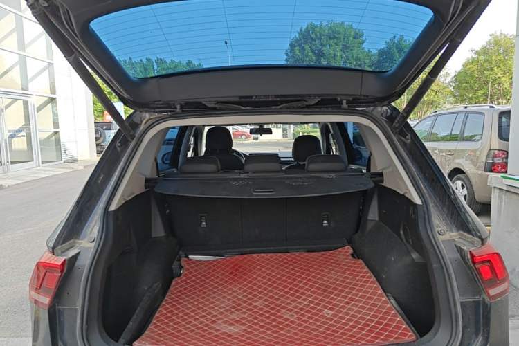 Used Volkswagen Tiguan L 2022 330TSI Automatic Two-Wheel Drive Smart Edition Trunk