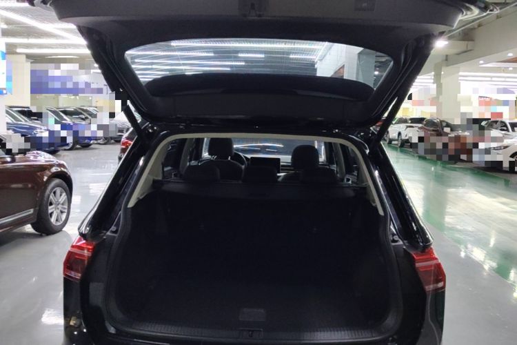 Used Volkswagen Tiguan L 2022 330TSI Automatic Two-Wheel Drive R-Line Enhanced Edition Trunk