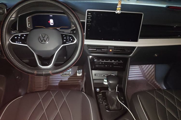 Used Volkswagen Tiguan L 2022 330TSI Automatic Two-Wheel Drive R-Line Enhanced Edition Center Console