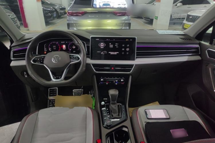 Used Volkswagen Tiguan L 2022 380TSI Automatic All-Wheel Drive R-Line Flagship 7-Seater Center Console