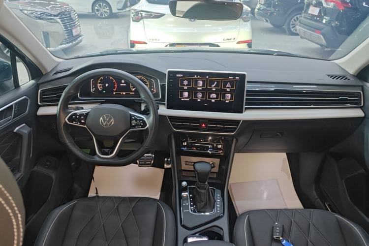 Used Volkswagen Tiguan L 2022 330TSI Automatic Two-Wheel Drive R-Line Enhanced Edition Center Console