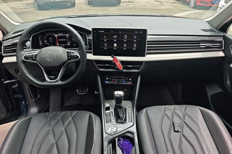 Used Volkswagen Tiguan L 2022 330TSI Automatic Two-Wheel Drive R-Line Enhanced Edition Center Console