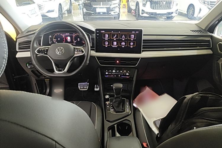 Used Volkswagen Tiguan L 2022 330TSI Automatic Two-Wheel Drive R-Line Enhanced Edition Center Console