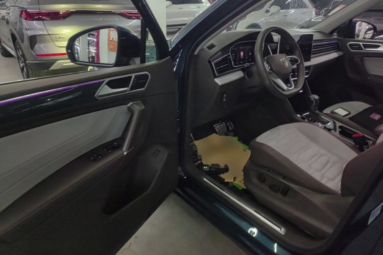 Used Volkswagen Tiguan L 2022 380TSI Automatic All-Wheel Drive R-Line Flagship 7-Seater Driver Seat