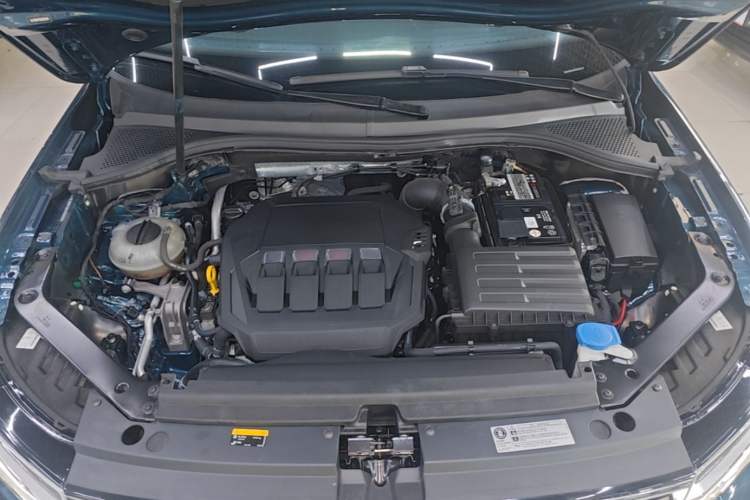 Used Volkswagen Tiguan L 2022 330TSI Automatic Two-Wheel Drive R-Line Enhanced Edition Engine Bay