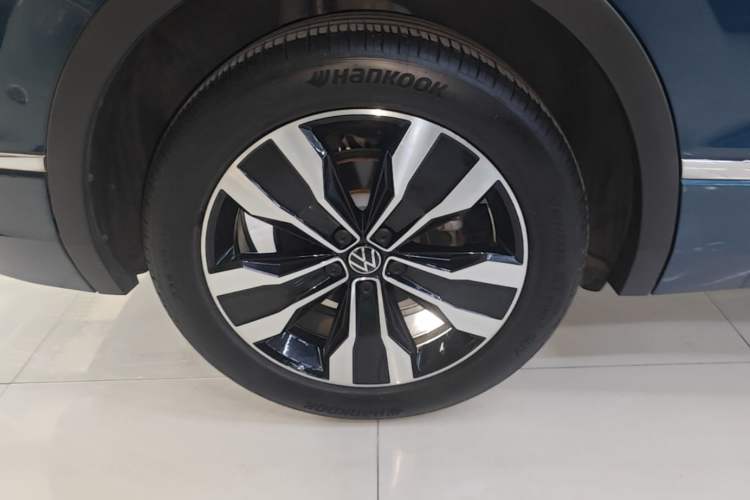 Used Volkswagen Tiguan L 2022 330TSI Automatic Two-Wheel Drive R-Line Enhanced Edition Exterior 5