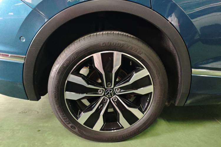 Used Volkswagen Tiguan L 2022 330TSI Automatic Two-Wheel Drive R-Line Enhanced Edition Exterior 8