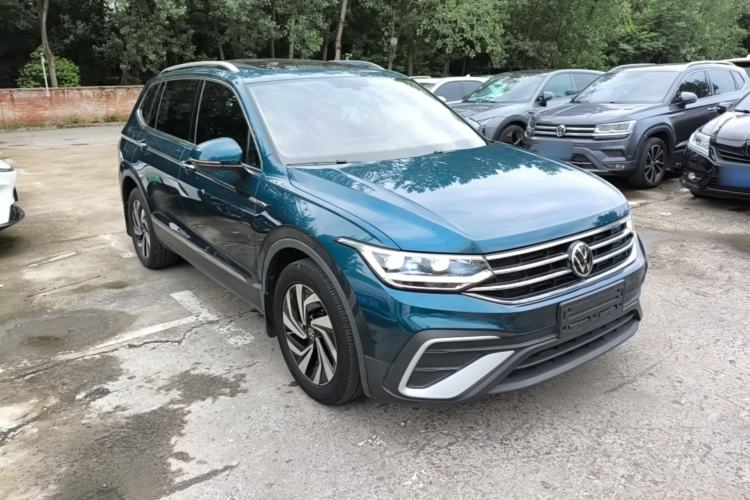 Used Volkswagen Tiguan L 2022 330TSI Automatic Two-Wheel Drive Smart Edition Front Right 45 Deg