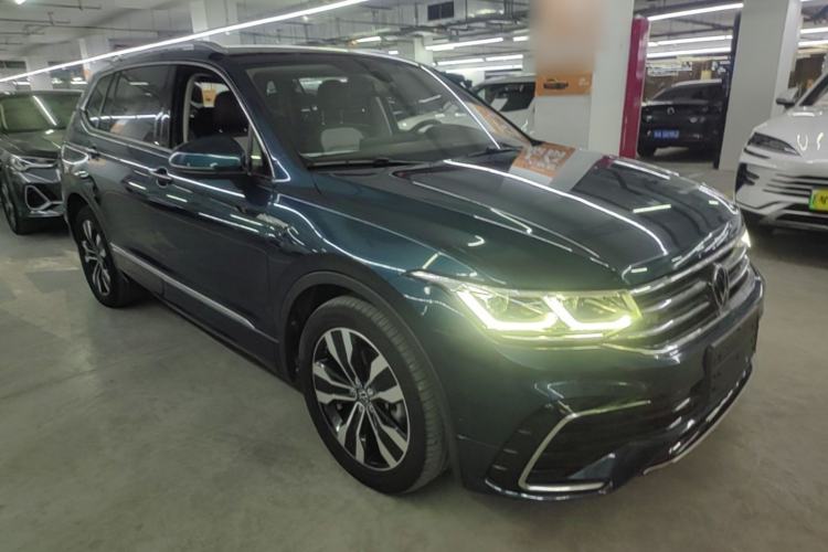 Used Volkswagen Tiguan L 2022 380TSI Automatic All-Wheel Drive R-Line Flagship 7-Seater Front Right 45 Deg