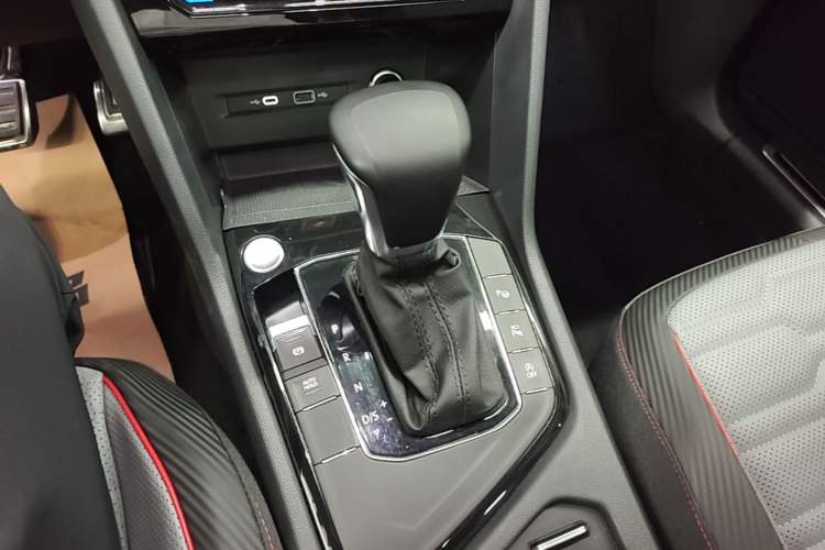 Used Volkswagen Tiguan L 2022 330TSI Automatic Two-Wheel Drive R-Line Flagship Edition Gear Lever
