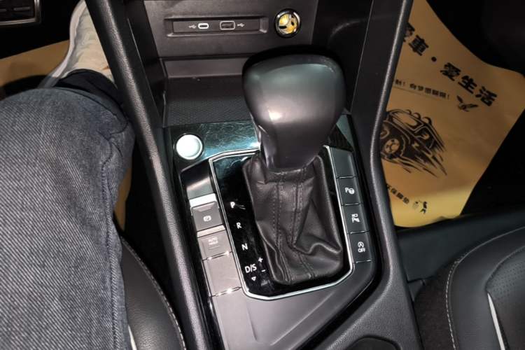 Used Volkswagen Tiguan L 2022 330TSI Automatic Two-Wheel Drive R-Line Enhanced Edition Gear Lever
