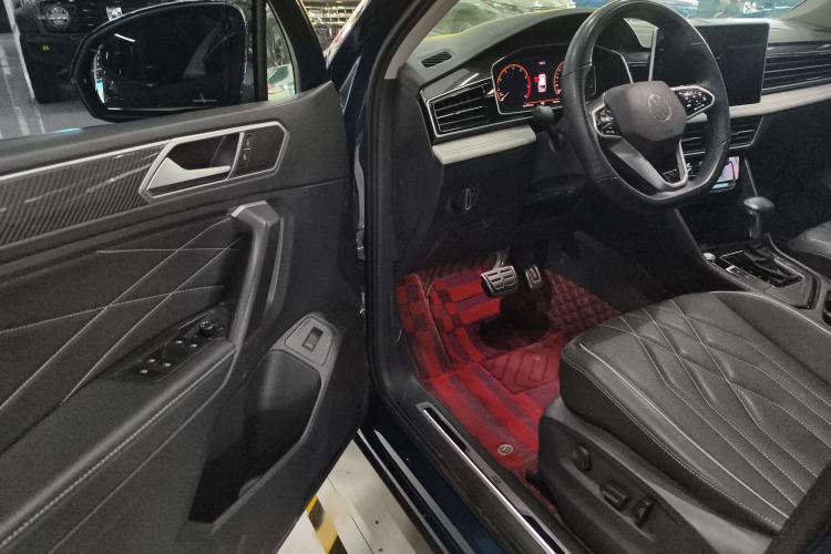 Used Volkswagen Tiguan L 2022 330TSI Automatic Two-Wheel Drive R-Line Enhanced Edition Interior 1