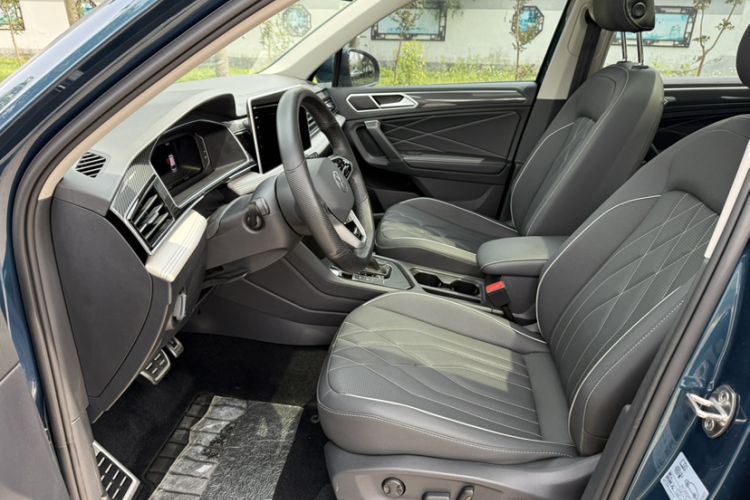 Used Volkswagen Tiguan L 2022 330TSI Automatic Two-Wheel Drive R-Line Enhanced Edition Interior 1