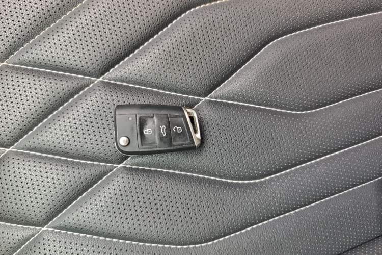 Used Volkswagen Tiguan L 2022 330TSI Automatic Two-Wheel Drive R-Line Enhanced Edition Interior 1
