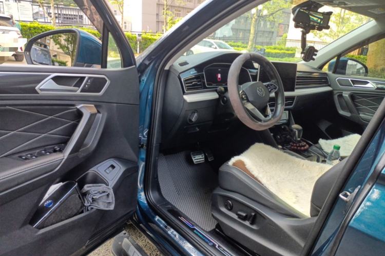 Used Volkswagen Tiguan L 2022 330TSI Automatic Two-Wheel Drive Smart Edition Interior 3
