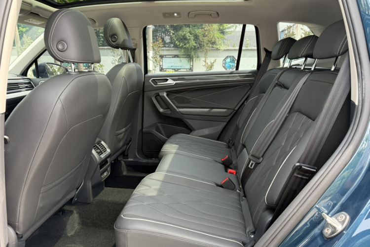 Used Volkswagen Tiguan L 2022 330TSI Automatic Two-Wheel Drive R-Line Enhanced Edition Interior 3