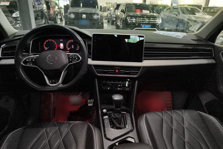 Used Volkswagen Tiguan L 2022 330TSI Automatic Two-Wheel Drive R-Line Enhanced Edition Interior 4