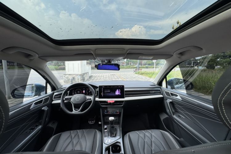 Used Volkswagen Tiguan L 2022 330TSI Automatic Two-Wheel Drive R-Line Enhanced Edition Interior 5