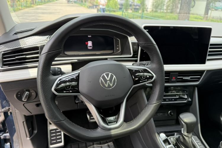 Used Volkswagen Tiguan L 2022 330TSI Automatic Two-Wheel Drive R-Line Enhanced Edition Interior 6