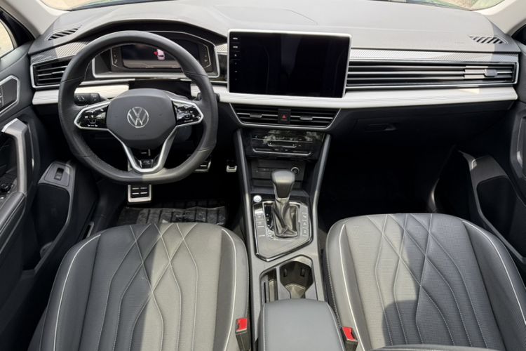 Used Volkswagen Tiguan L 2022 330TSI Automatic Two-Wheel Drive R-Line Enhanced Edition Interior 8