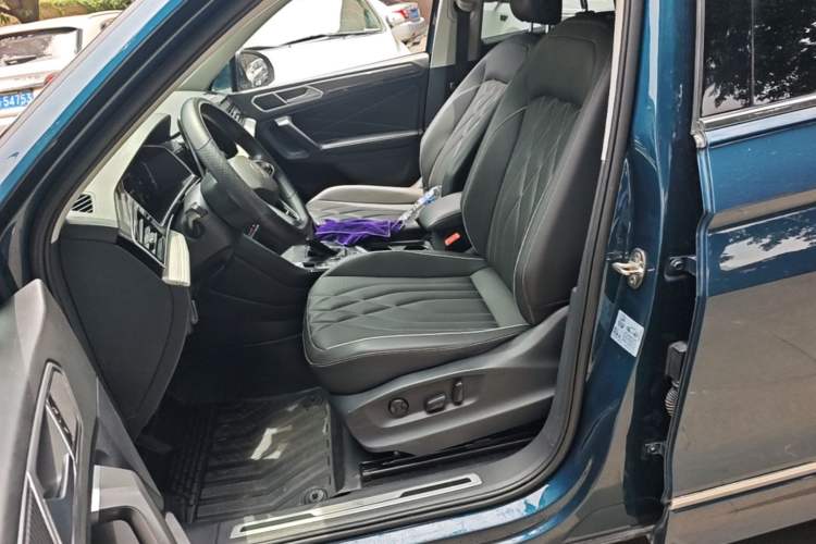 Used Volkswagen Tiguan L 2022 330TSI Automatic Two-Wheel Drive R-Line Enhanced Edition Left Front Seat