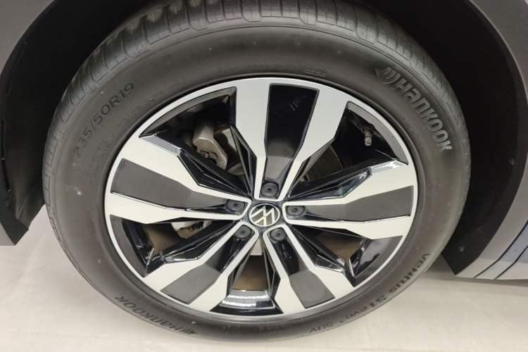 Used Volkswagen Tiguan L 2022 330TSI Automatic Two-Wheel Drive R-Line Flagship Edition Left Front Wheel Hub