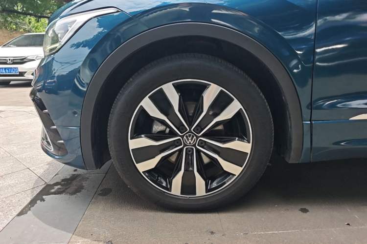 Used Volkswagen Tiguan L 2022 330TSI Automatic Two-Wheel Drive R-Line Enhanced Edition Left Front Wheel Hub