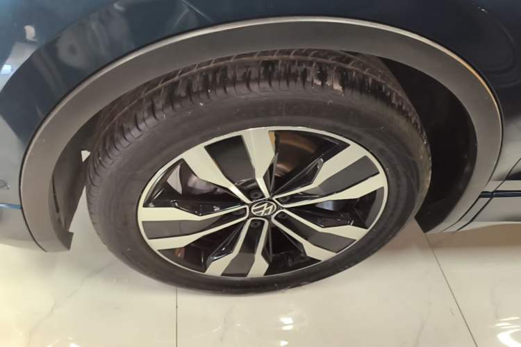 Used Volkswagen Tiguan L 2022 330TSI Automatic Two-Wheel Drive R-Line Enhanced Edition Left Front Wheel Hub