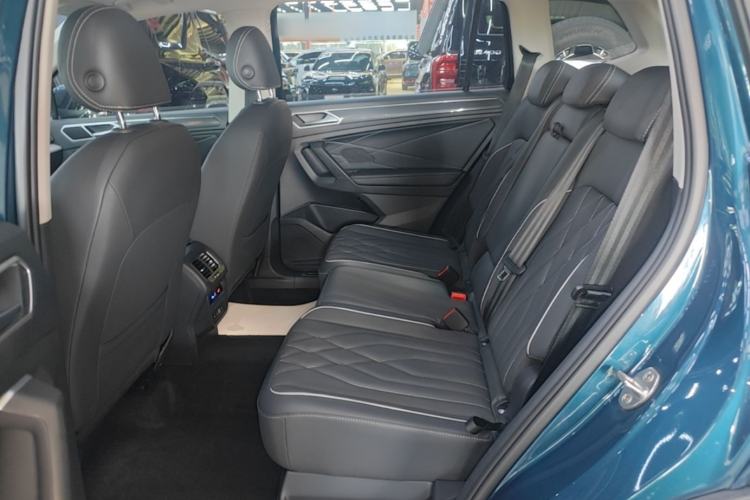 Used Volkswagen Tiguan L 2022 330TSI Automatic Two-Wheel Drive R-Line Enhanced Edition Left Rear Seat