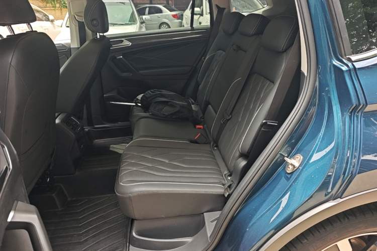 Used Volkswagen Tiguan L 2022 330TSI Automatic Two-Wheel Drive R-Line Enhanced Edition Left Rear Seat